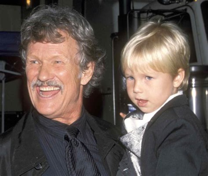 Was Kris Kristofferson estranged from his parents?