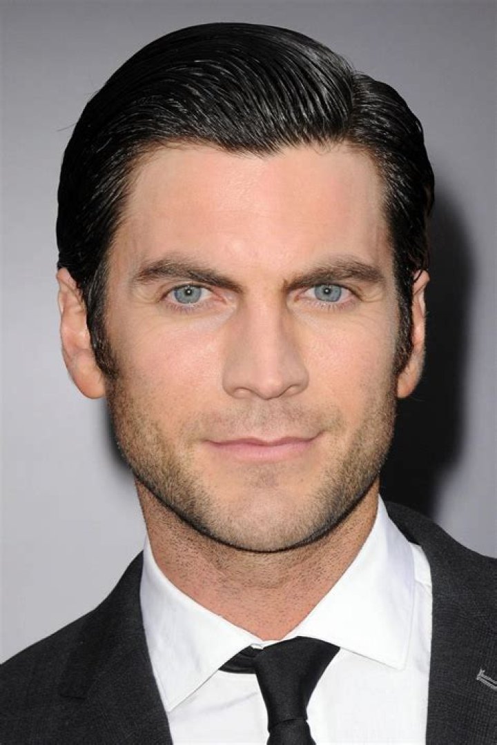 How tall is Wes Bentley