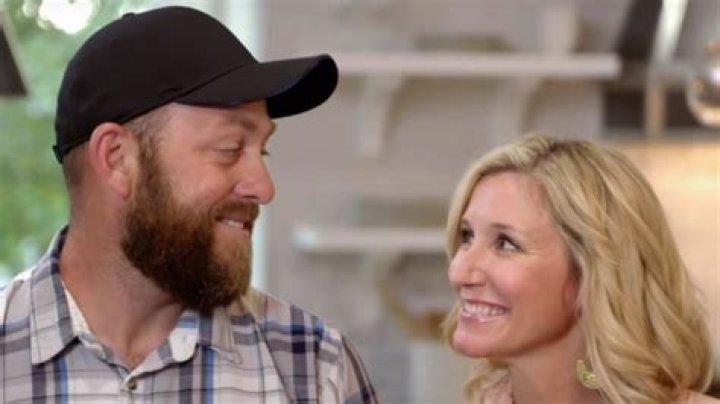 What does Dave Marrs tattoo say?