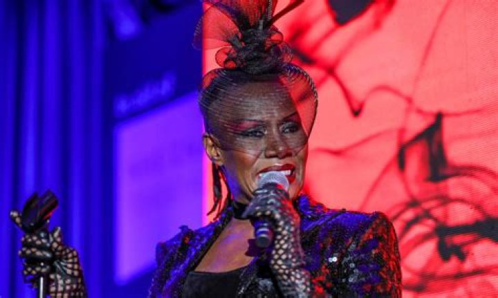 ¿Qué hace ahora Grace Jones? – Celebrity.fm
