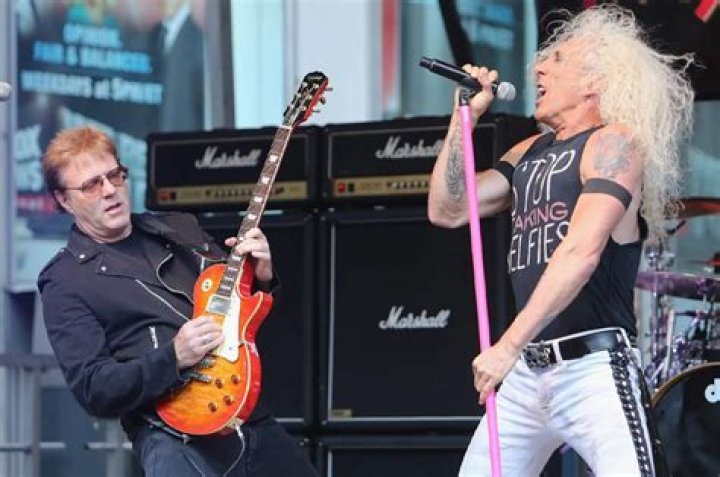 What happened to Sixx?