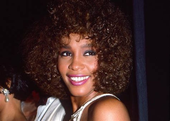 Whitney Houston Biography, Age, Height, Husband, Net Worth, Family