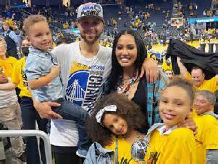 Who are Ayesha Currys Parents? Ayesha Curry Biography, Parents Name, Nationality and More
