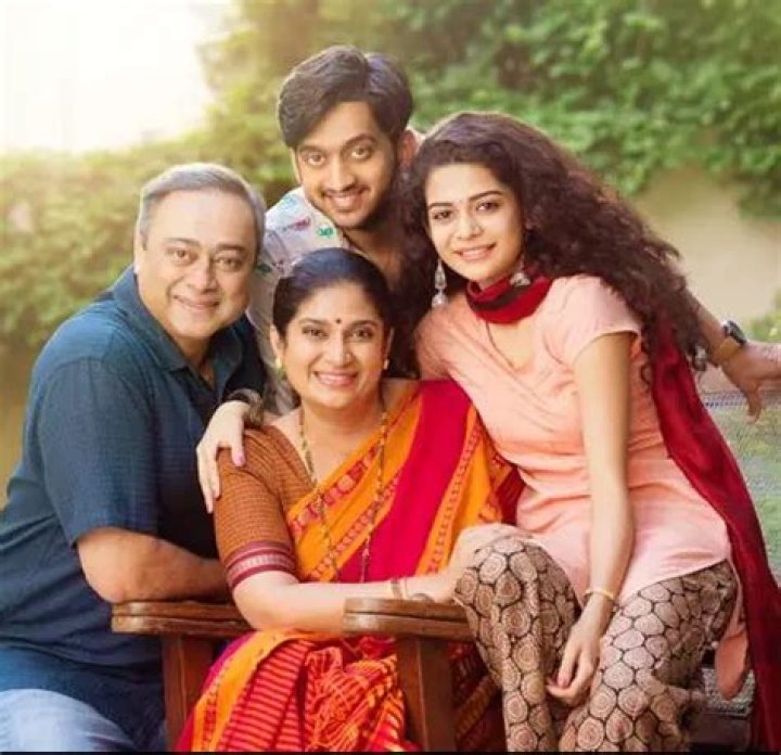 
Who are Mithila Palkars Parents? Mithila Palkar Biography, Parents Name, Nationality and More 