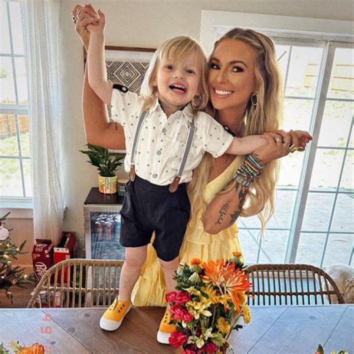 
Who are Morgan Foxs Parents? Morgan Fox Biography, Parents Name, Nationality and More 