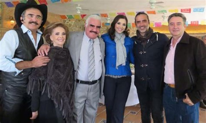 Who Are Vicente Fernandez’s Parents? Meet His Father Ramón & Mother Paula Gómez de