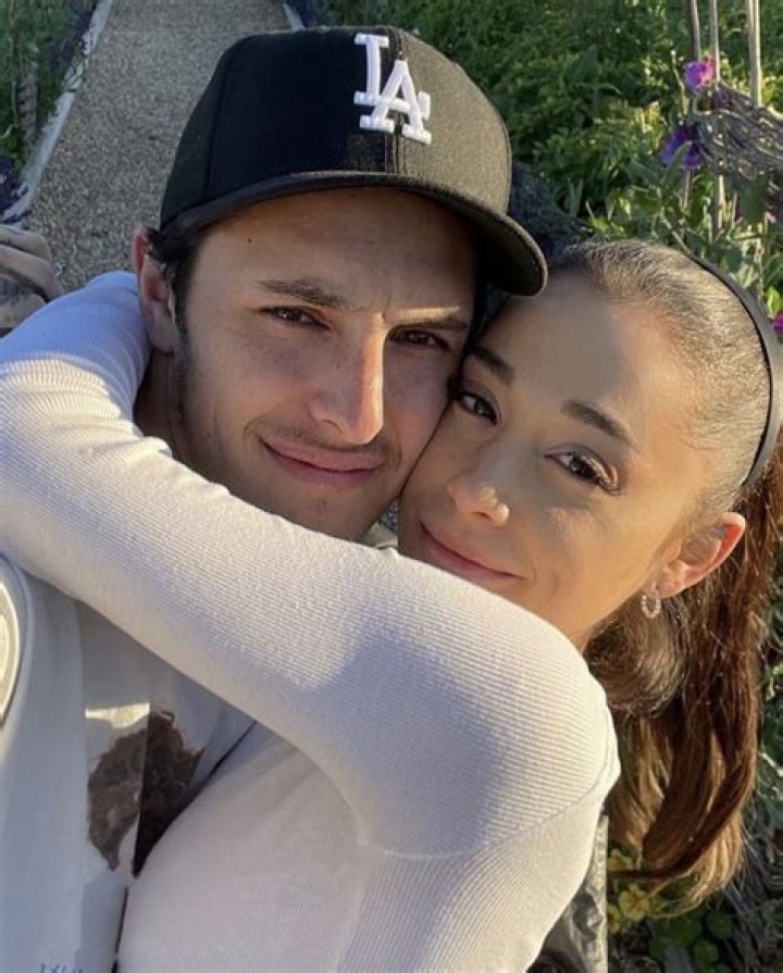 ¿Quién es el esposo de Ariana Grande? – Celebrity.fm