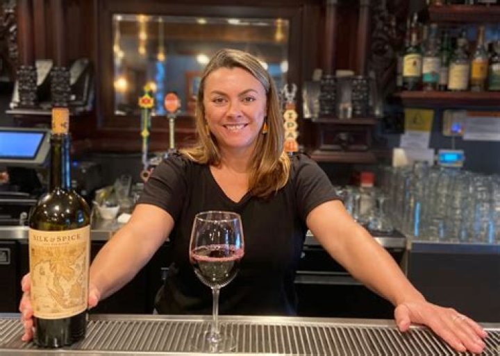 Who is Aspen Vaughn? Aspens Restaurant and Lounge owner Jackson Mahomes allegedly kissed