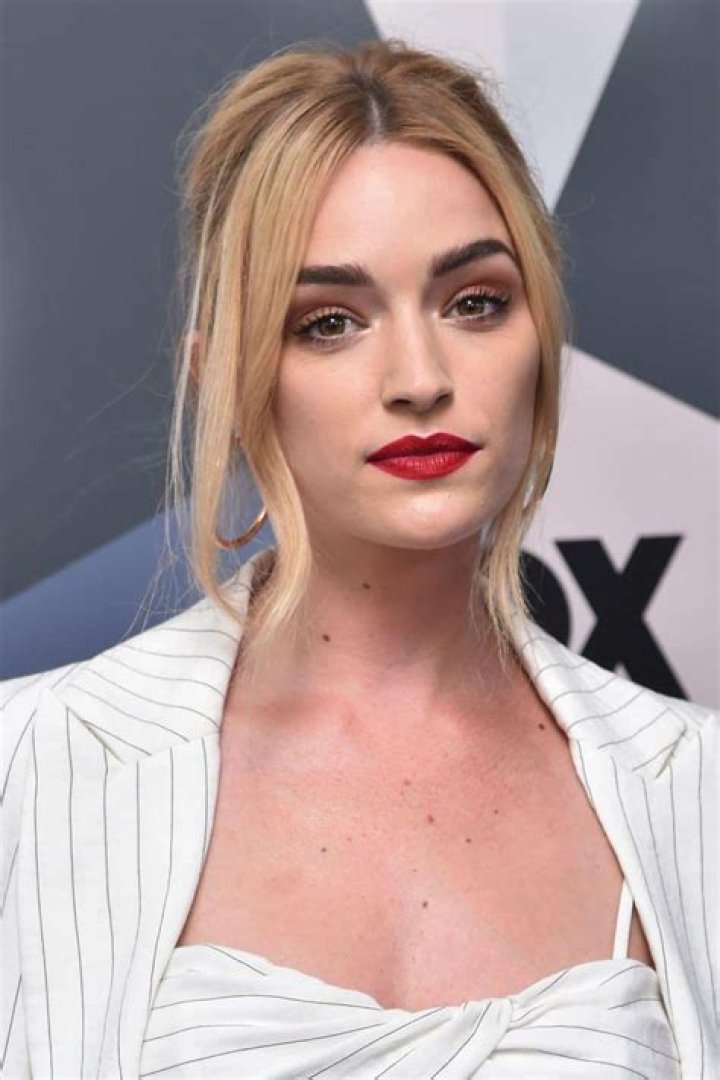 
Who is Brianne Howey from ‘Ginny and Georgia’? Biography 