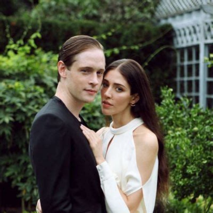 Who Is Caroline Polachek Boyfriend? Find Out If The Musician Is Dating In 2022