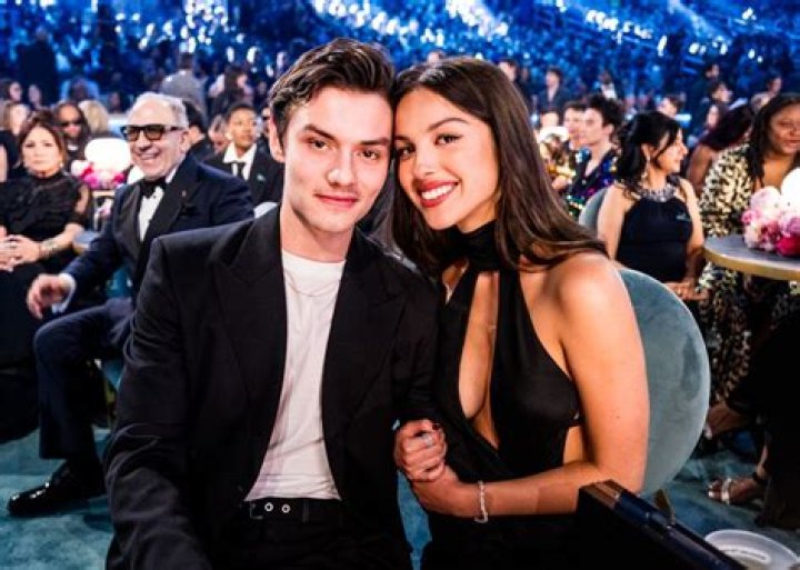 Who Is Lulu Everly and How Old Is Louis Partridge Girlfriend?