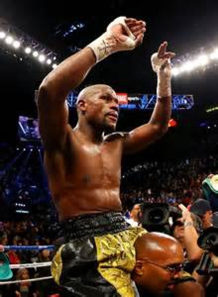 Who is Mayweather dating 2022?