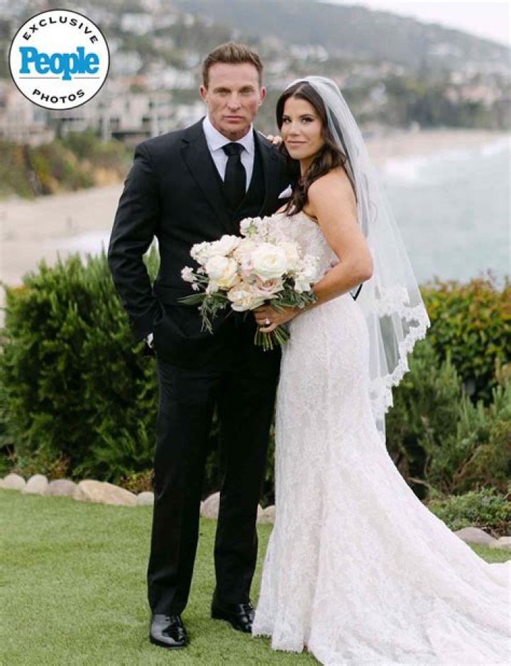 Who is Samantha Burton married to?