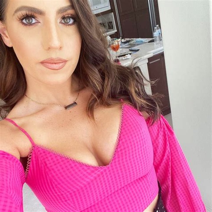 No, Victoria Larson on ‘The Bachelor’ Isn’t Actually a Queen! Get to Know Matt James’ Contestant