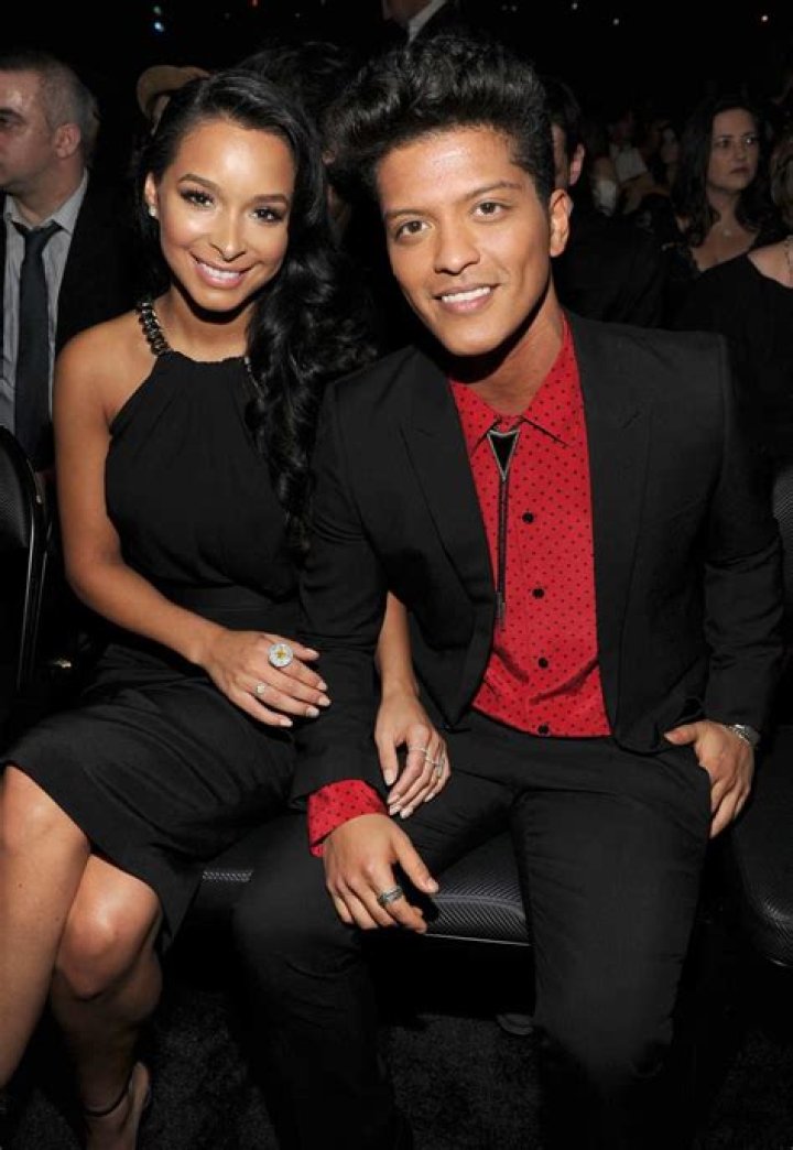 
Who Jessica Caban Is… Bruno Mars’ Longtime Girlfriend? 