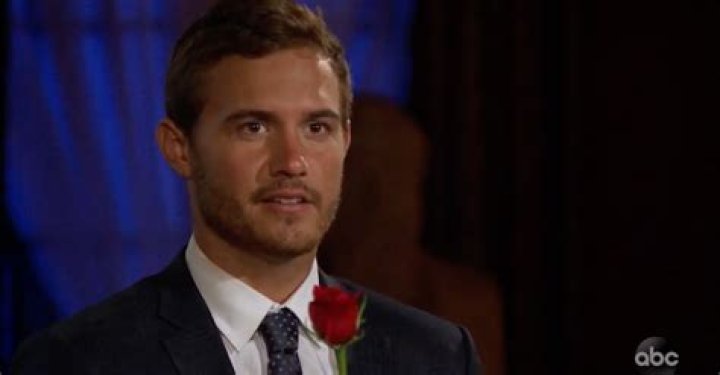 Sent Packing! ‘Bachelor’ Star Peter Weber Sends Home 2 Contestants in Costa Rica During Rose Ceremony