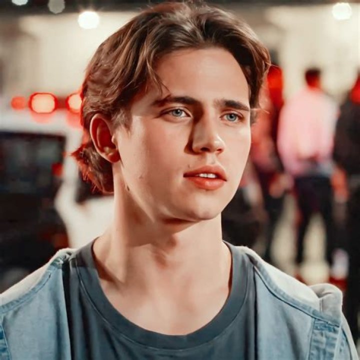 Why is Robbie’s last name Keene? – Celebrity.fm – #1 Official Stars, Business & People Network, Wiki, Success story, Biography & Quotes