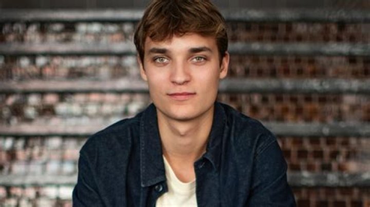 Willem de Schryver (TV Actor) - Age, Birthday, Bio, Facts, Family, Net Worth, Height & More