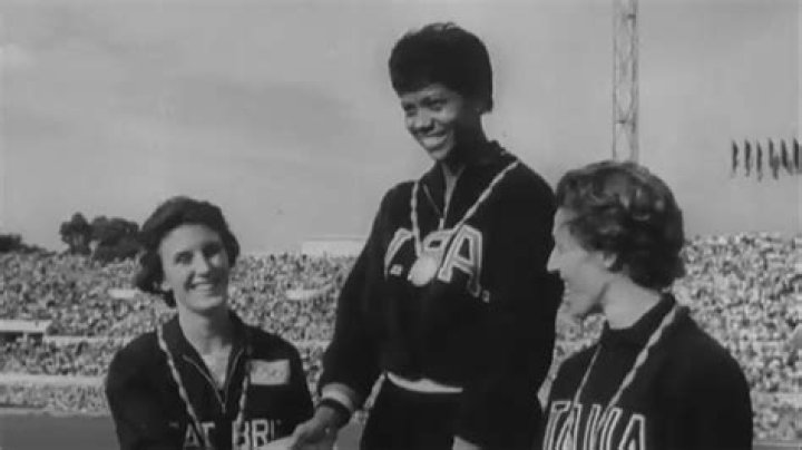 Wilma Rudolph (Corredor) - Edad, cumpleaños, biografía, hechos, familia, patrimonio neto, altura y más