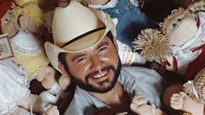 Xavier Roberts (Entrepreneur) - Age, Birthday, Bio, Facts, Family, Net Worth, Height & More