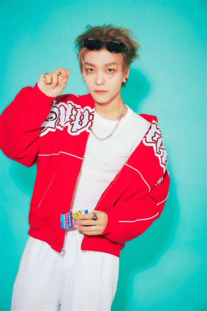 XinLong (Pop Singer) - Age, Birthday, Bio, Facts, Family, Net Worth, Height & More