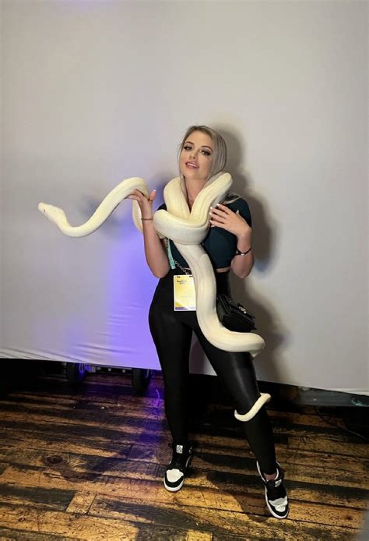 xoAeriel (Twitch Star) - Age, Birthday, Bio, Facts, Family, Net Worth, Height & More