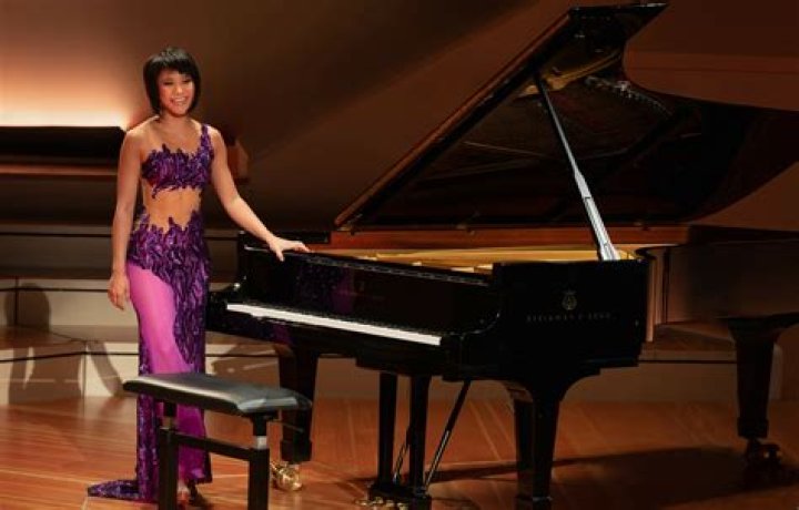 Yuja Wang（鋼琴家）- 年齡、生日、生物、事實、家庭、淨值、身高等 | AllFamous.org