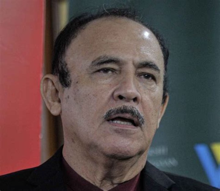 Yusof Haslam Biography, Age, Height, Wife, Net Worth, Family