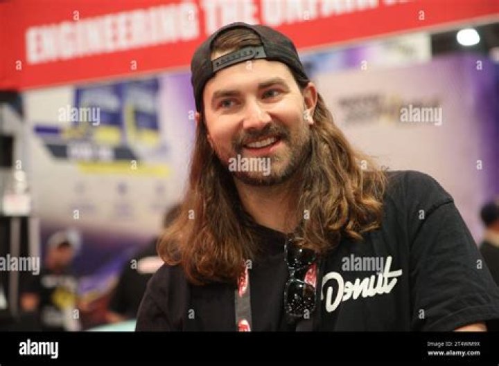 Zach Jobe (YouTube Star) - Age, Birthday, Bio, Facts, Family, Net Worth, Height & More