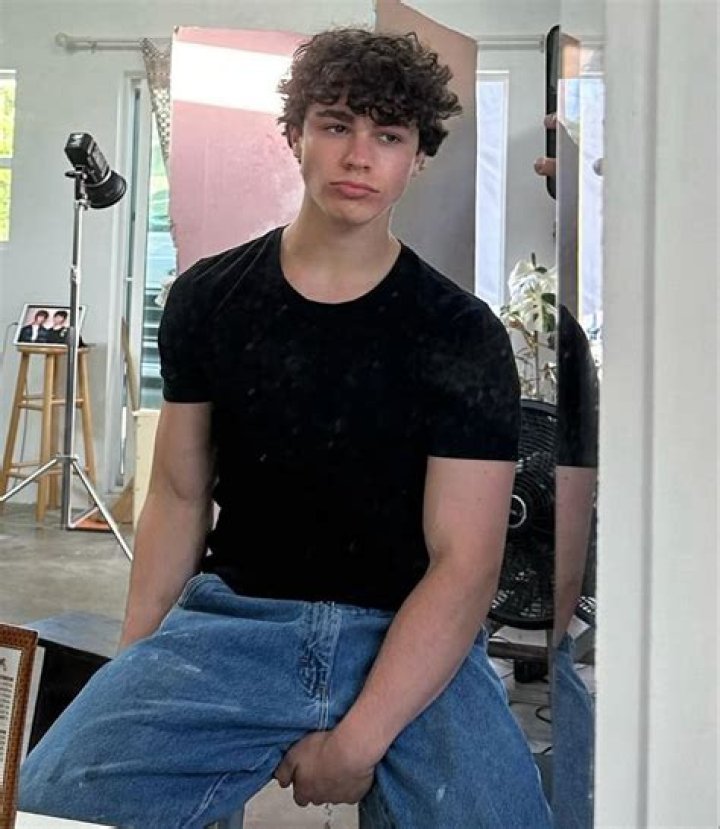 Zackary Arthur Height, Weight, Net Worth, Age, Birthday, Wikipedia, Who, Nationality, Biography