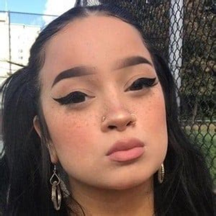 Zena Sativa (Instagram Star) - Age, Birthday, Bio, Facts, Family, Net Worth, Height & More