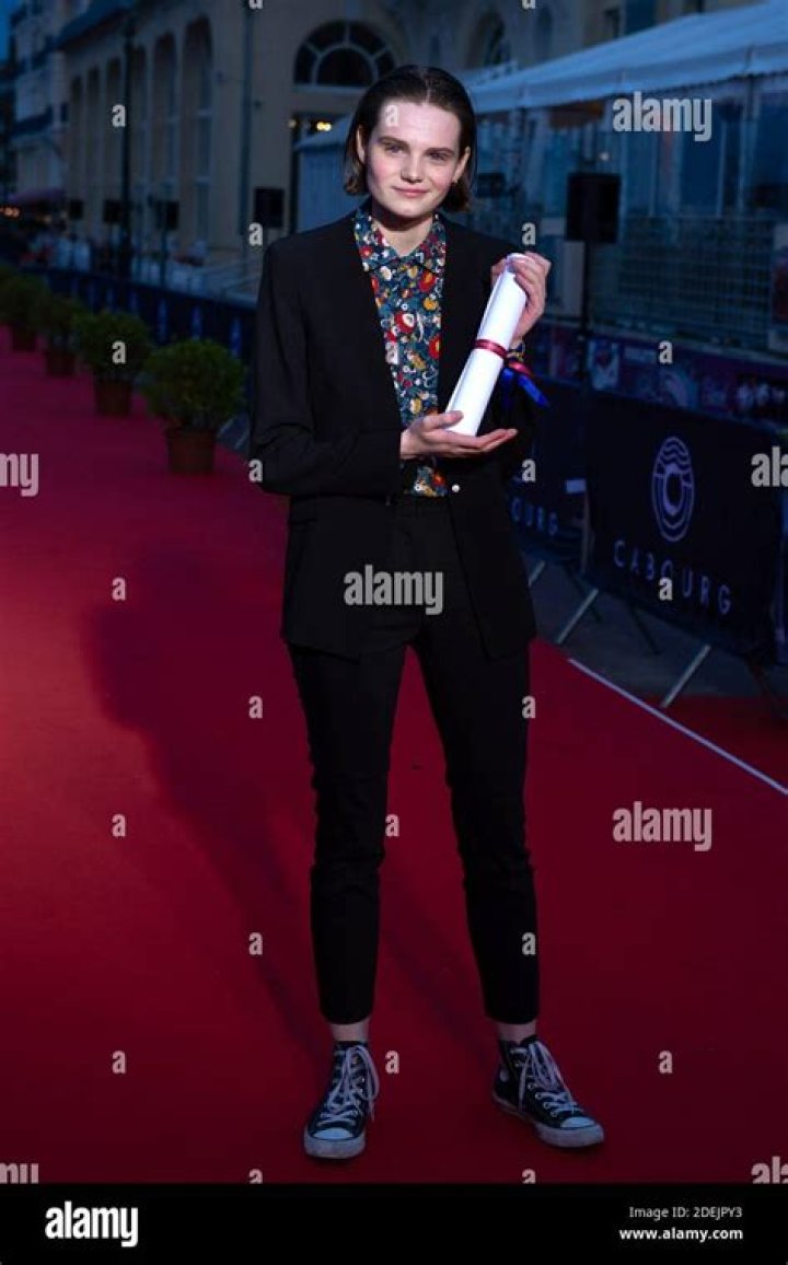 Zoe Heran (Movie Actress) - Age, Birthday, Bio, Facts, Family, Net Worth, Height & More