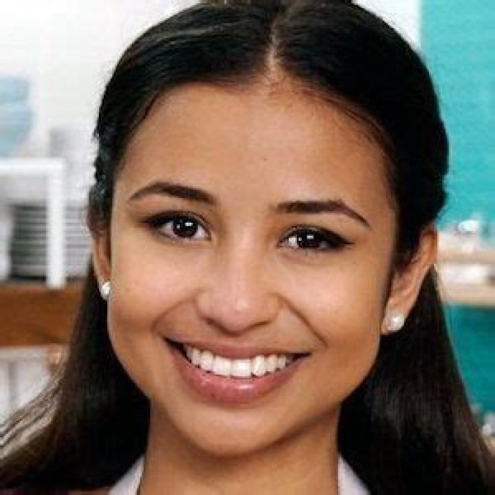 Zoe Kelly (Chef) - Age, Birthday, Bio, Facts, Family, Net Worth, Height & More