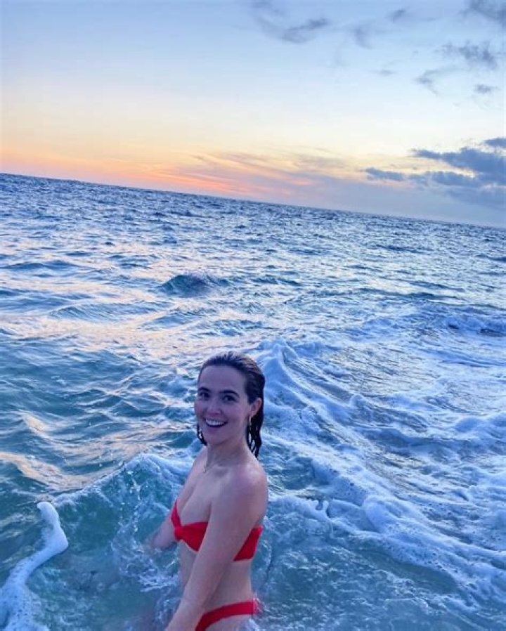 We’re Totally ~Okay~ With Zoey Deutch’s Incredible Bikini Pictures: See Her Hottest Swimsuit Photos