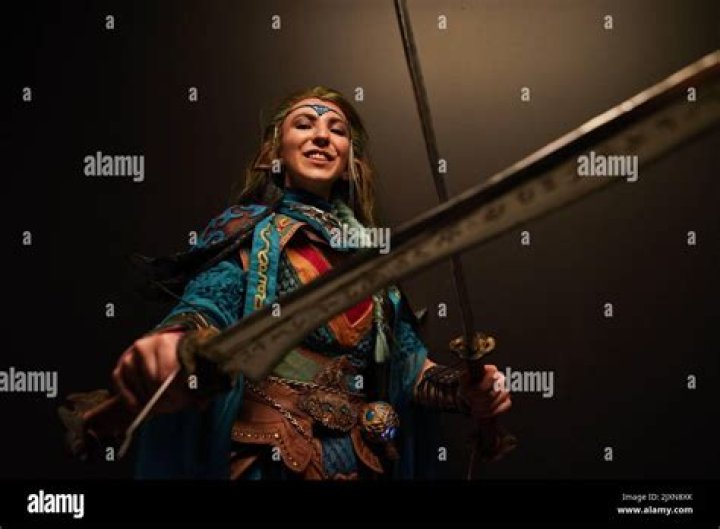 Zoey McKay (TikTok Star) - Age, Birthday, Bio, Facts, Family, Net Worth, Height & More